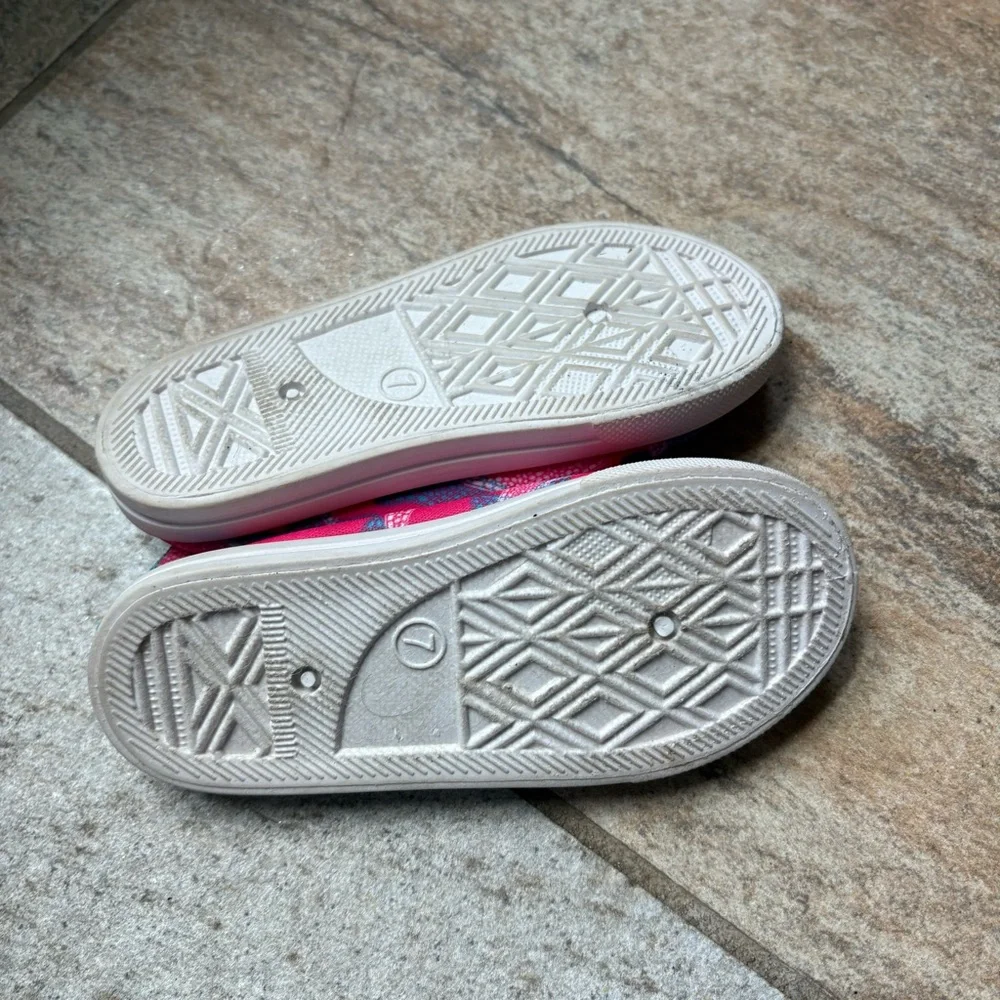 Pink white blue water shoes size 7 Preowned Good Condition